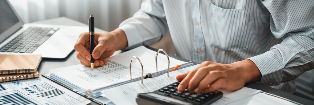 A financial advisor calculating Social Security taxes for a client.